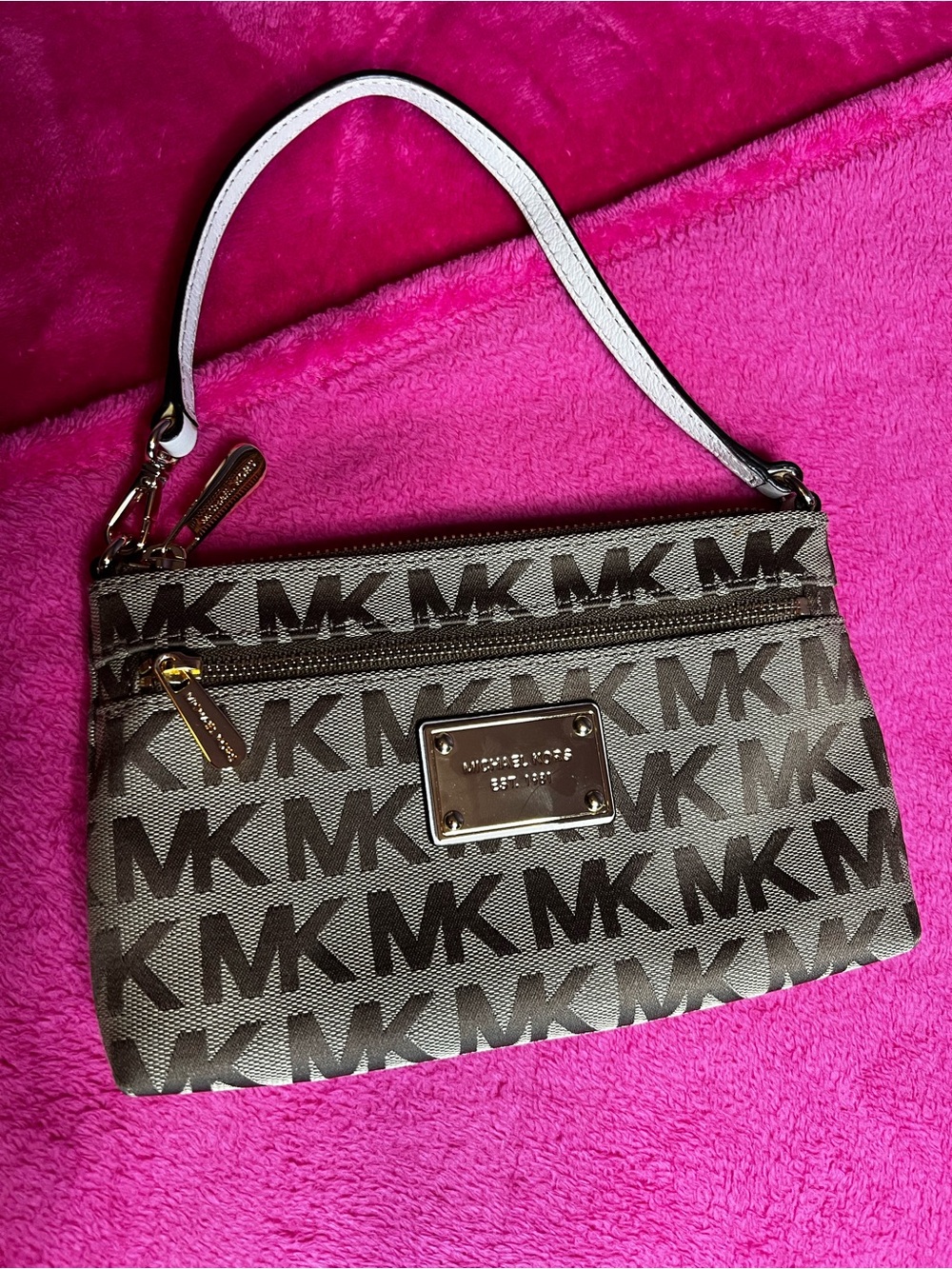 Michael Kors Jet Set Wristlet